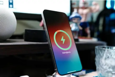 禹州苹果15换屏服务分享用什么充电器给iPhone15充电更好 